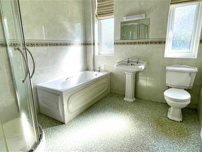 GROUND FLOOR 4 -PIECE BATHROOM